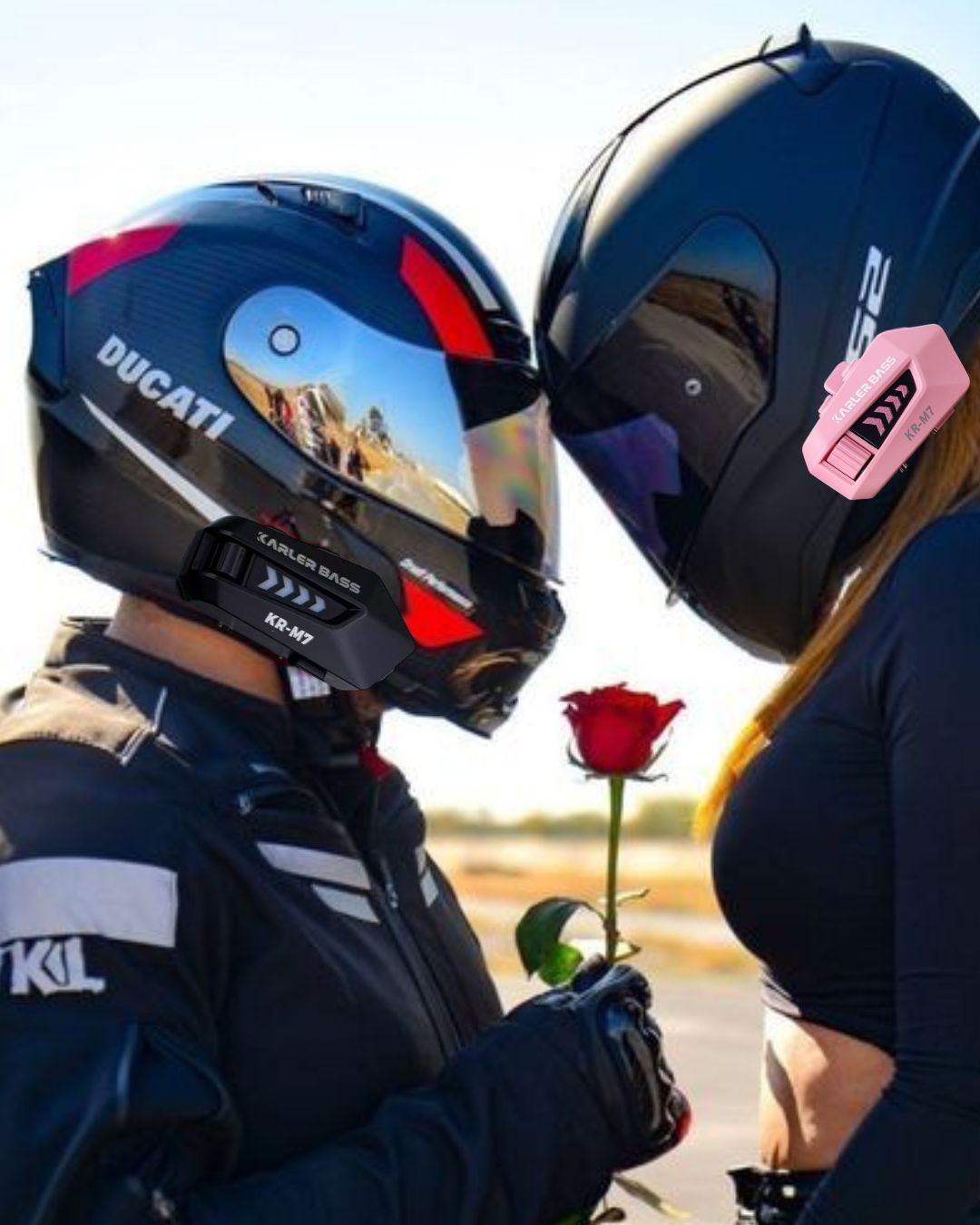 Duo de Intercomunicadores Bluetooth para casco moto | Karler Bass KR-M7 | Color Rosa y Negro - Resistentes al agua 🎁20% DCTO por Amor y Amistad
